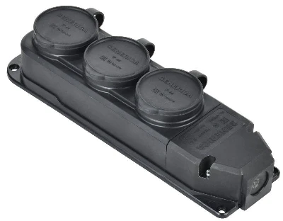 Колодка удлинителя 3-м 16А IP44 с защ. крышкой каучук черн. GENERICA ERK20-016-03-44-K02-G